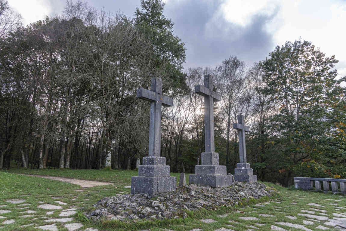 Vizcaya - parque natural de Urkiola 17 - mirador de Las Tres Cruces.jpg